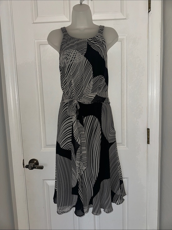 Ann Taylor Dresses & Skirts - Ann Taylor Flowy Silk Dress